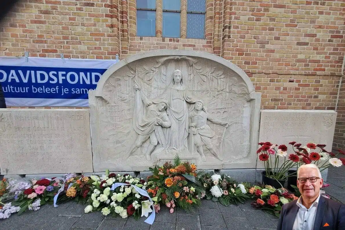 Oorlogsmonument Westkapelle heringehuldigd.