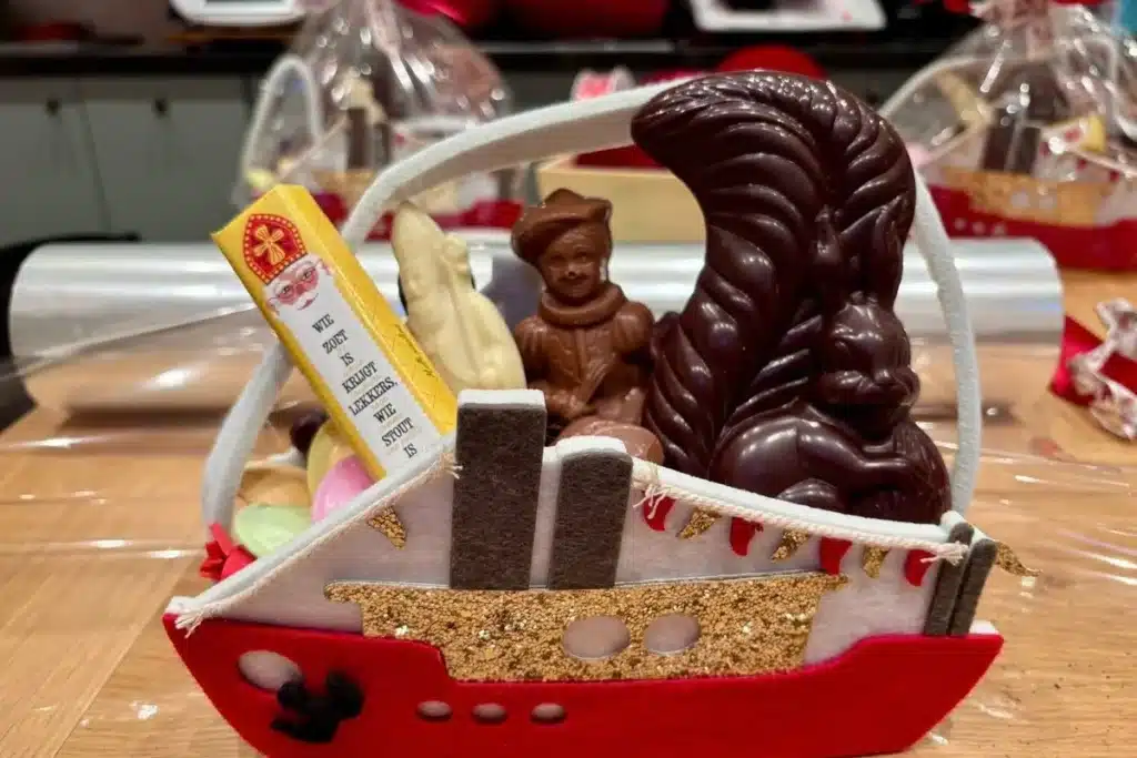 De boot van Sinterklaas bij Bakker Michel in Knokke-Heist.