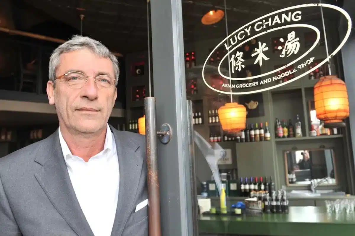 Peter Michaels aan een van zijn Lucy Chang-restaurants. De eigenaar verscheen vandaag voor de strafrechter in Antwerpen.