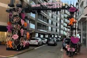 Hartvormige lichtjes fleuren bekende boog op in Knokke-Heist